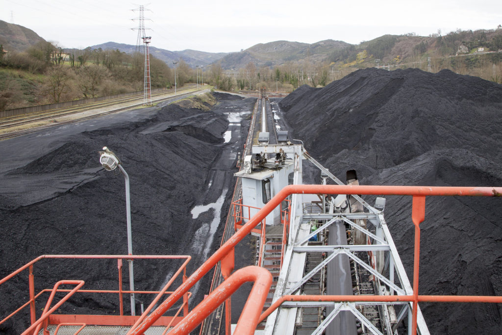 Parque de carbones en las Instalaciones de la Central Térmica de Soto de Ribera. EDP. Ribera de Arriba. Asturias 2019