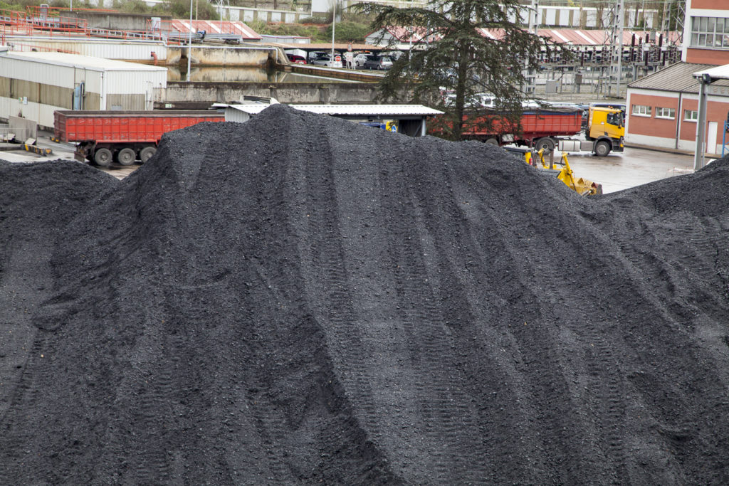 Parque de carbones en las Instalaciones de la Central Térmica de Soto de Ribera. EDP. Ribera de Arriba. Asturias 2019