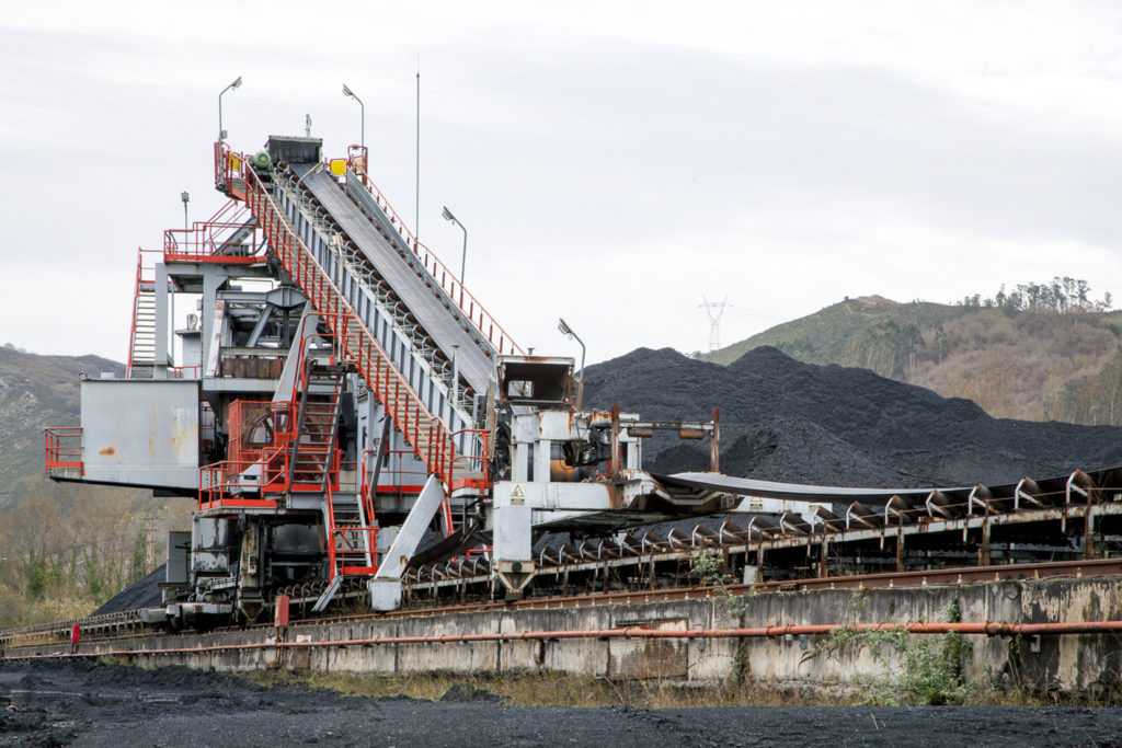 Parque de carbones en las Instalaciones de la Central Térmica de Soto de Ribera. EDP. Ribera de Arriba. Asturias 2019