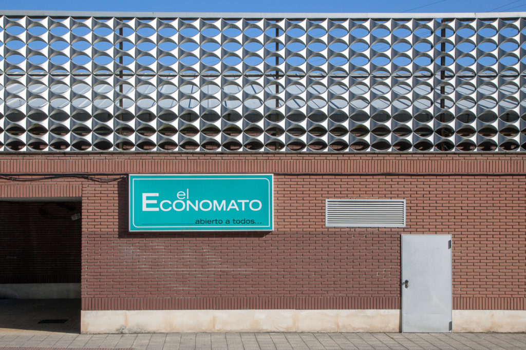 Supermercado El Economato. Antiguo economato de Hunosa. Sama. Langreo. Asturias 2019