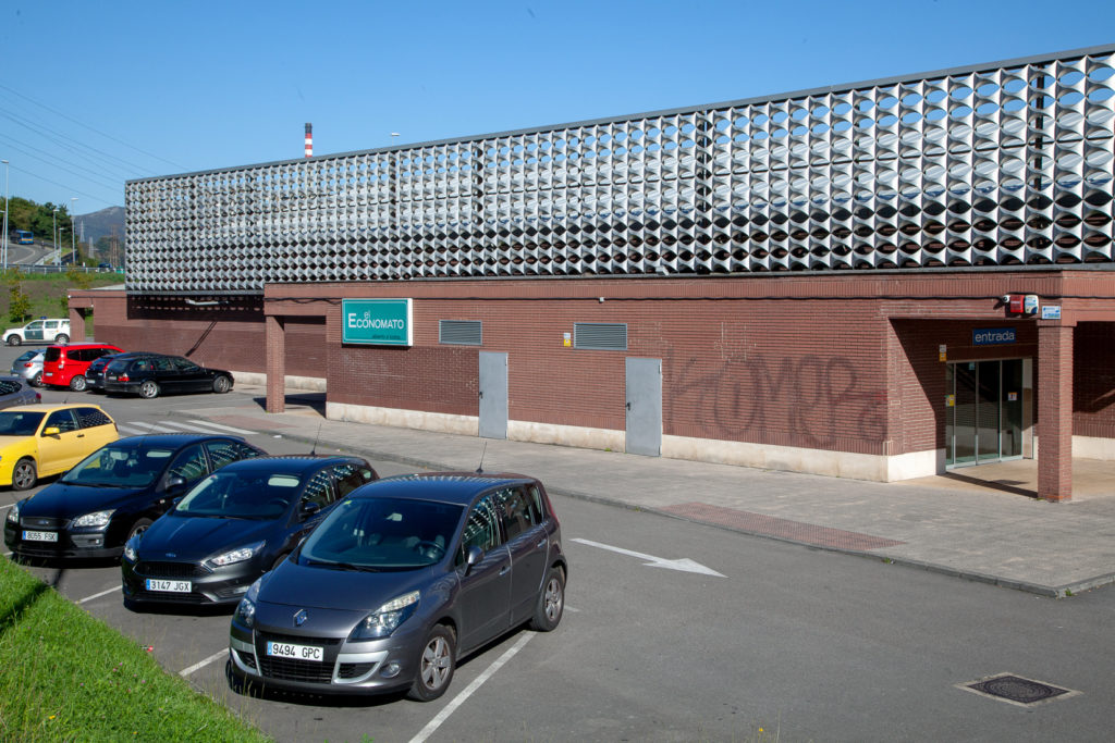 Supermercado El Economato. Antiguo economato de Hunosa. Sama. Langreo. Asturias 2019