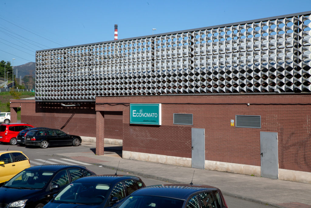 Supermercado El Economato. Antiguo economato de Hunosa. Sama. Langreo. Asturias 2019