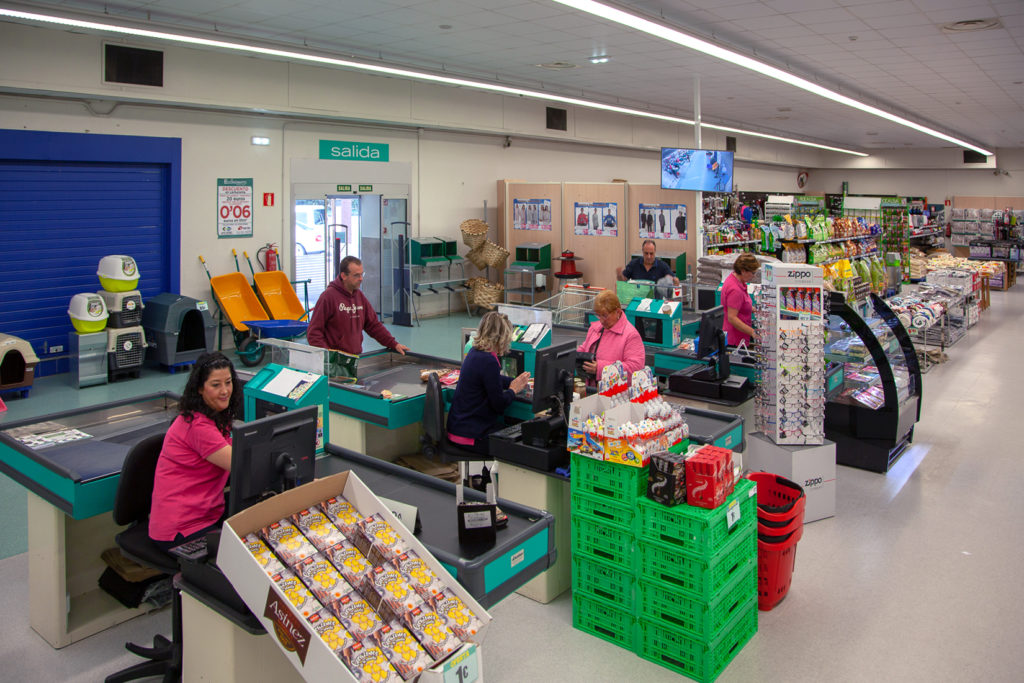 Supermercado El Economato. Antiguo economato de Hunosa. Sama. Langreo. Asturias 2019