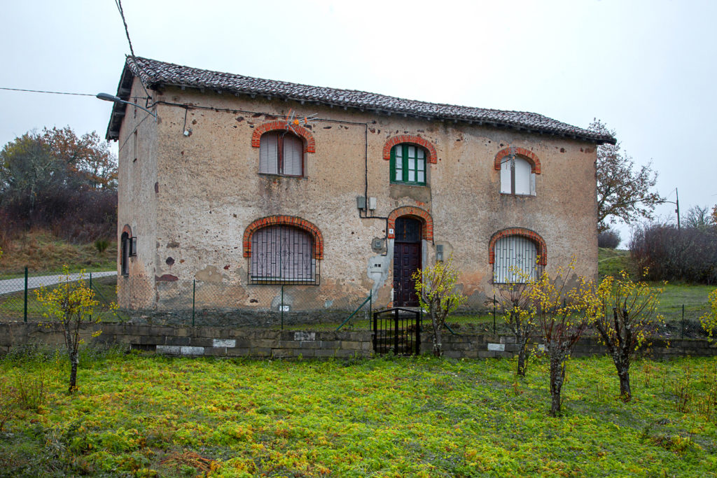 Antigua casa de socorro del poblado Minero de Vallejo de Orbó. Brañosera. Palencia 2019