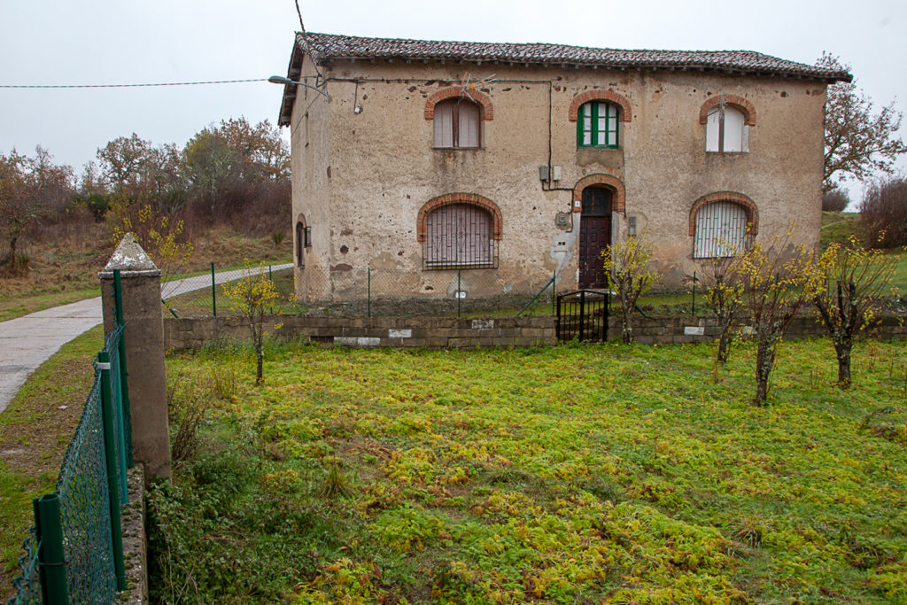 Antigua casa de socorro del poblado Minero de Vallejo de Orbó. Brañosera. Palencia 2019