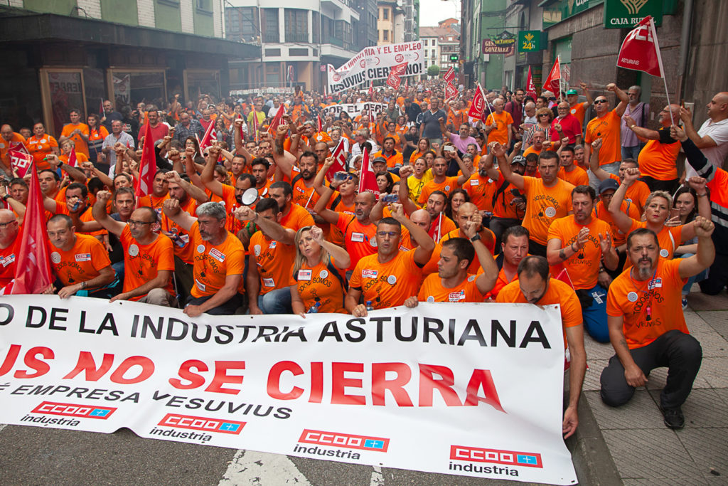 Marcha a pie desde la Factoría de Vesuvius al ayuntamiento de Langreo. Asturias 2019