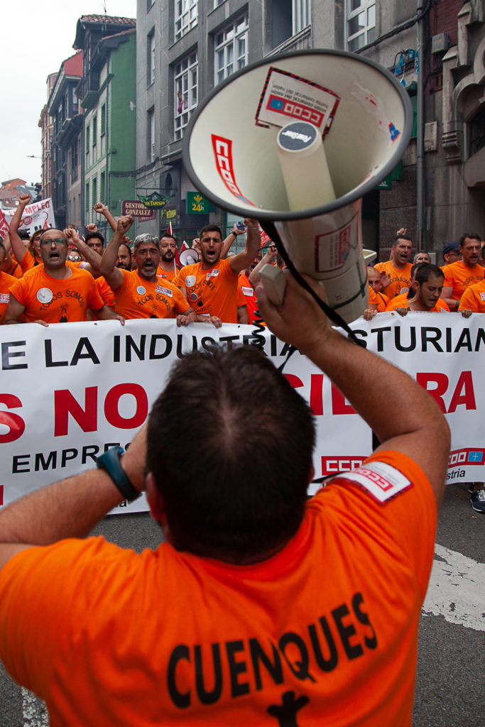 Marcha a pie desde la Factoría de Vesuvius al ayuntamiento de Langreo. Asturias 2019