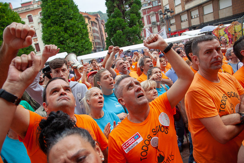 Marcha a pie desde la Factoría de Vesuvius al ayuntamiento de Langreo. Asturias 2019