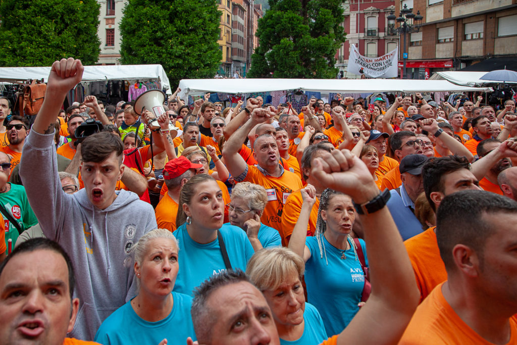 Marcha a pie desde la Factoría de Vesuvius al ayuntamiento de Langreo. Asturias 2019
