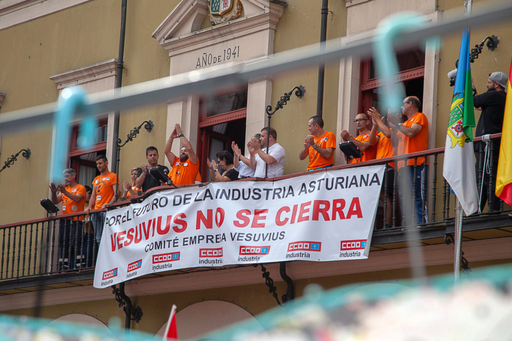 Marcha a pie desde la Factoría de Vesuvius al ayuntamiento de Langreo. Asturias 2019