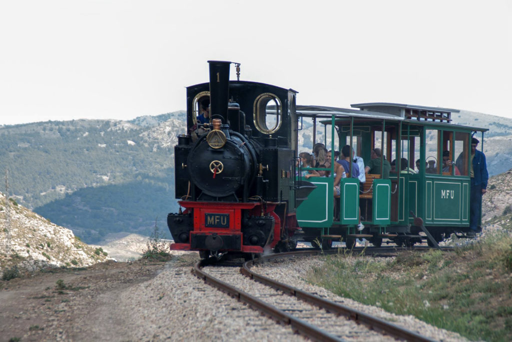 Tren minero del Parque Temático de la Minería y el Ferrocarril de Utrillas. Teruel 2019