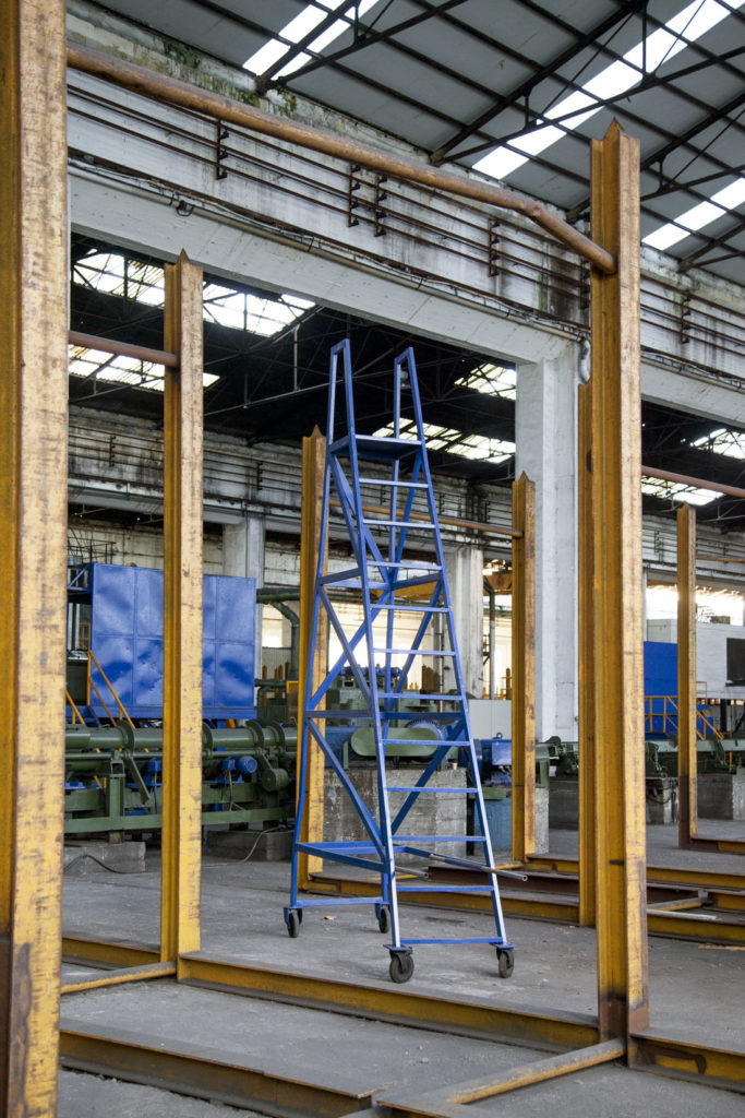 Instalaciones cerradas de Fabrica de Mieres Tubos. Grupo Condesa. Mieres. Asturias 2018
