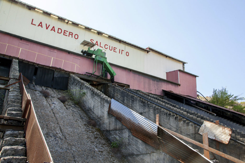 Instalaciones cerradas del Lavadero Salgueiro. Grupo Salgeiro, de UMINSA. Torre del Bierzo. León 2019