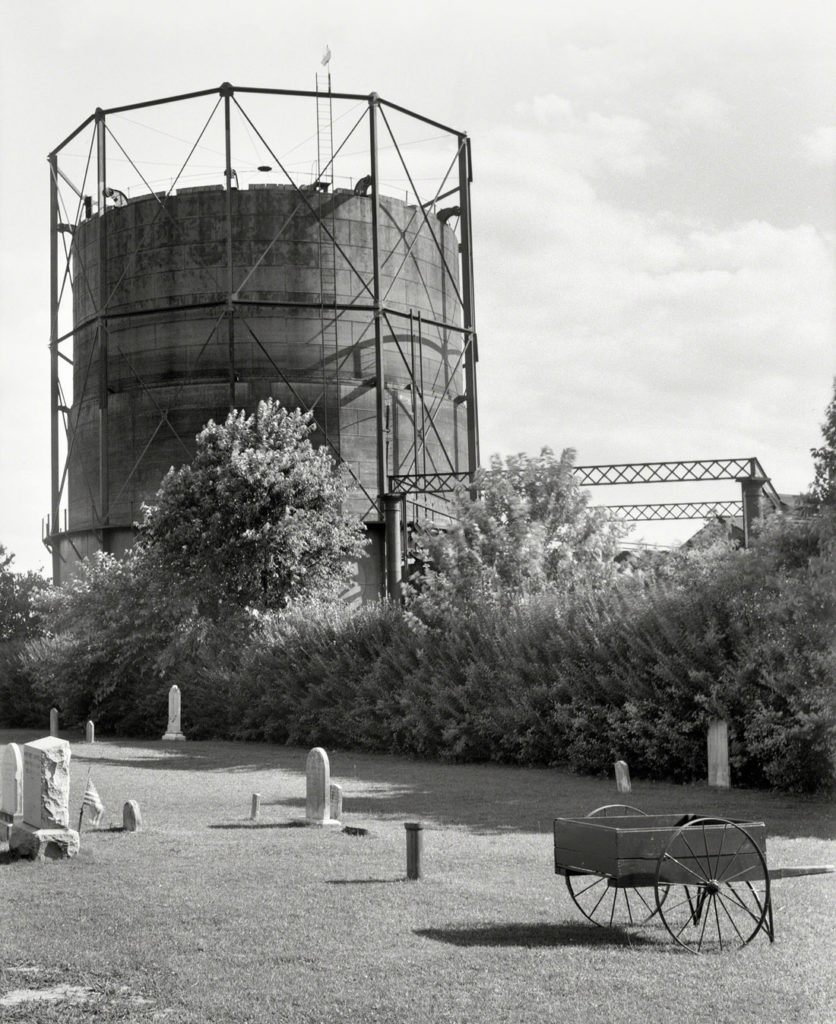 Cementerio y deposito de gas. Dover, Delaware. EEUU. 1938