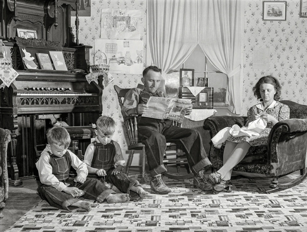 Trabajador agricola y su familia. Crawford County, Illinois. EEUU. 1940.
