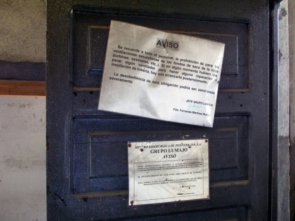 Carteles. Transversal de Villablino. Villablino. León 2016