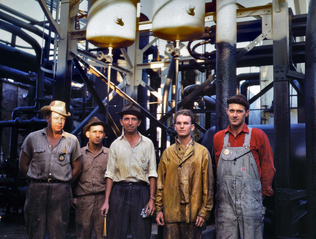 Empleados de una refinería de petróleo en Tulsa, Oklahoma. EEUU. 1942