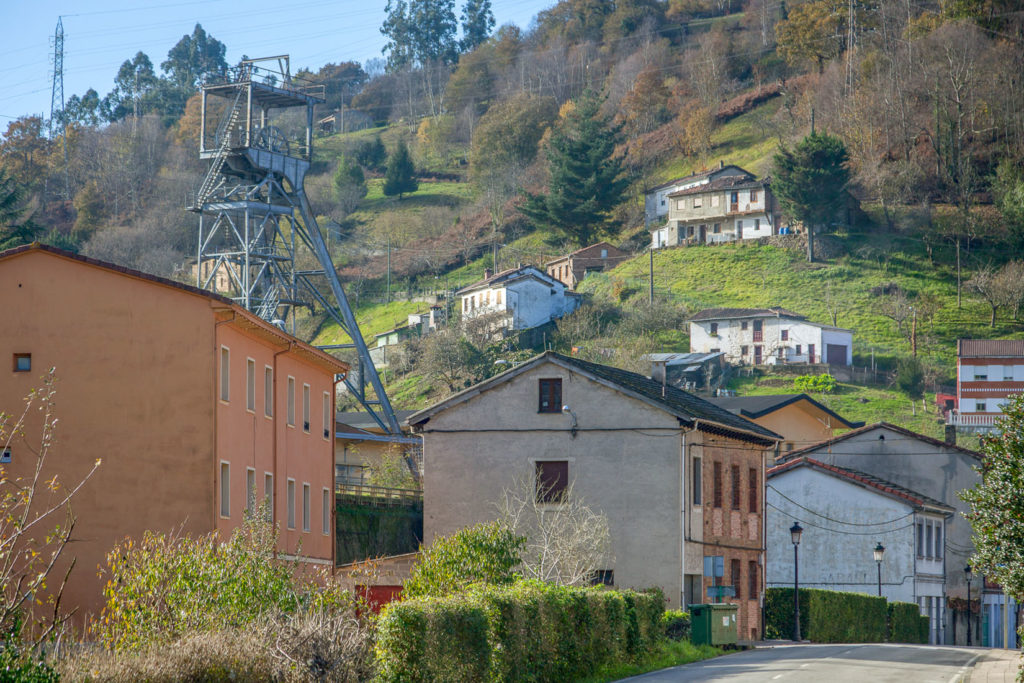Instalaciones abandonadas del Pozo Venturo. Carrocera. San Martín del Rey Aurelio. Asturias 2017