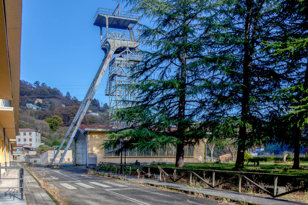 Instalaciones abandonadas del Pozo Venturo. Carrocera. San Martín del Rey Aurelio. Asturias 2017
