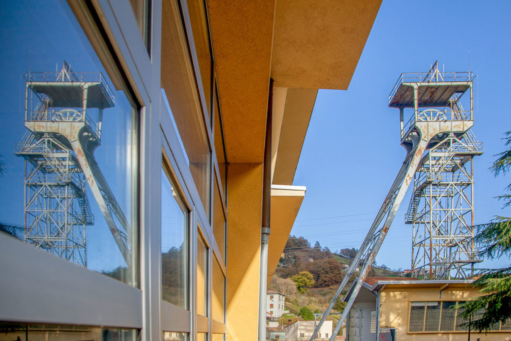 Instalaciones abandonadas del Pozo Venturo. Carrocera. San Martín del Rey Aurelio. Asturias 2017