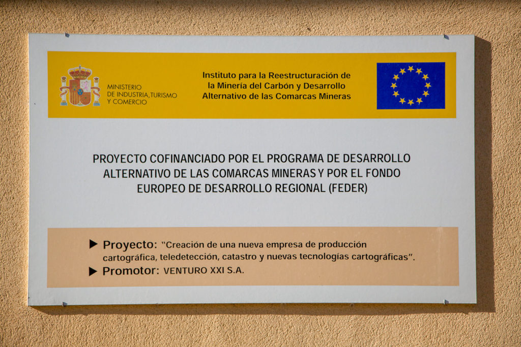 Cartel en las Instalaciones abandonadas del Pozo Venturo. Carrocera. San Martín del Rey Aurelio. Asturias 2017