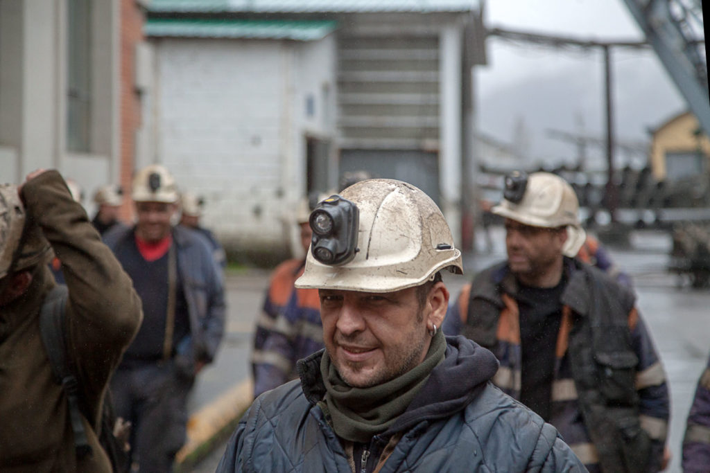 Salida de un relevo de trabajadores en el Pozo Nicolasa. Mieres. Asturias 2020