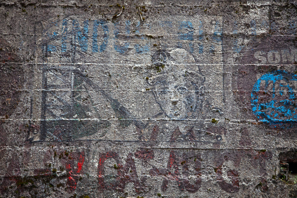 Antigua pintada sindical en el Pozo Nicolasa. Mieres. Asturias 2020