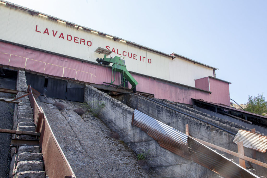 Instalaciones cerradas del Lavadero Salgueiro. Grupo Salgeiro, de UMINSA. Torre del Bierzo. León 2019