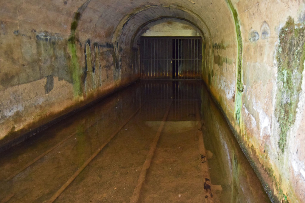 Bocamina de las instalaciones abandonadas de la Mina San José. Orzonaga de Torio. León 2018