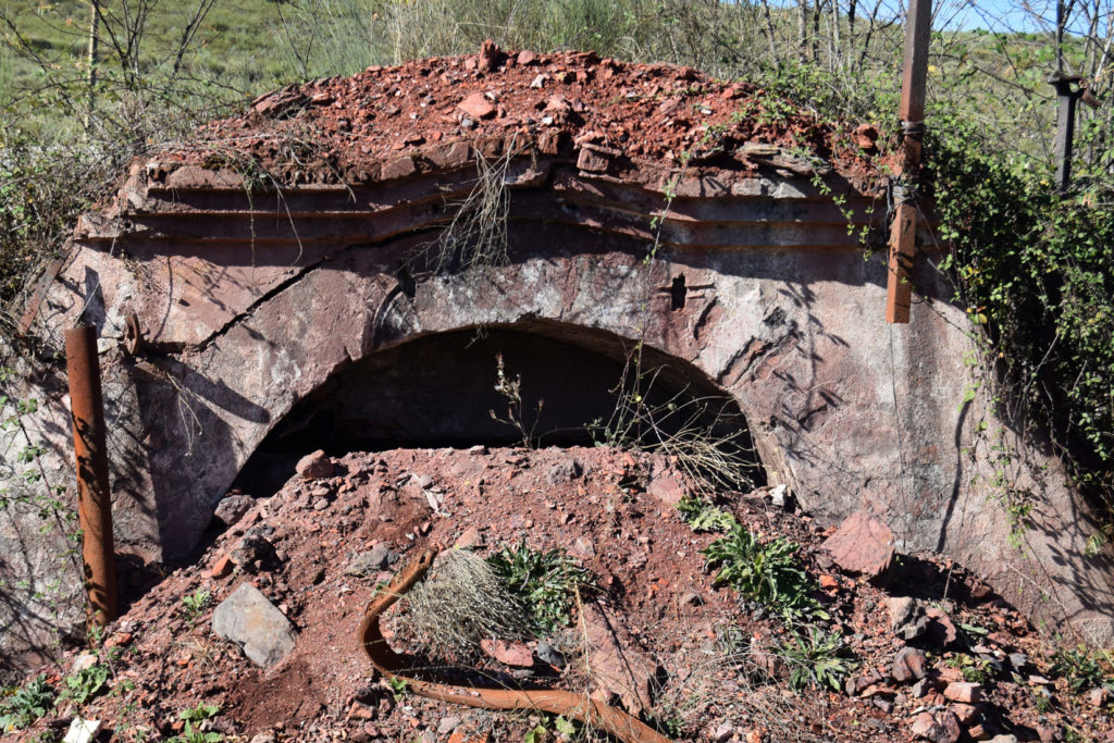 Bocamina de las instalaciones abandonadas de la Mina de Negrín. Fabero. León 2018