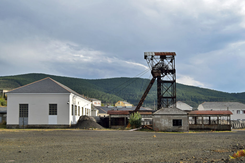 Castillete de las instalaciones cerradas del Pozo Julia. Fabero. León 2018