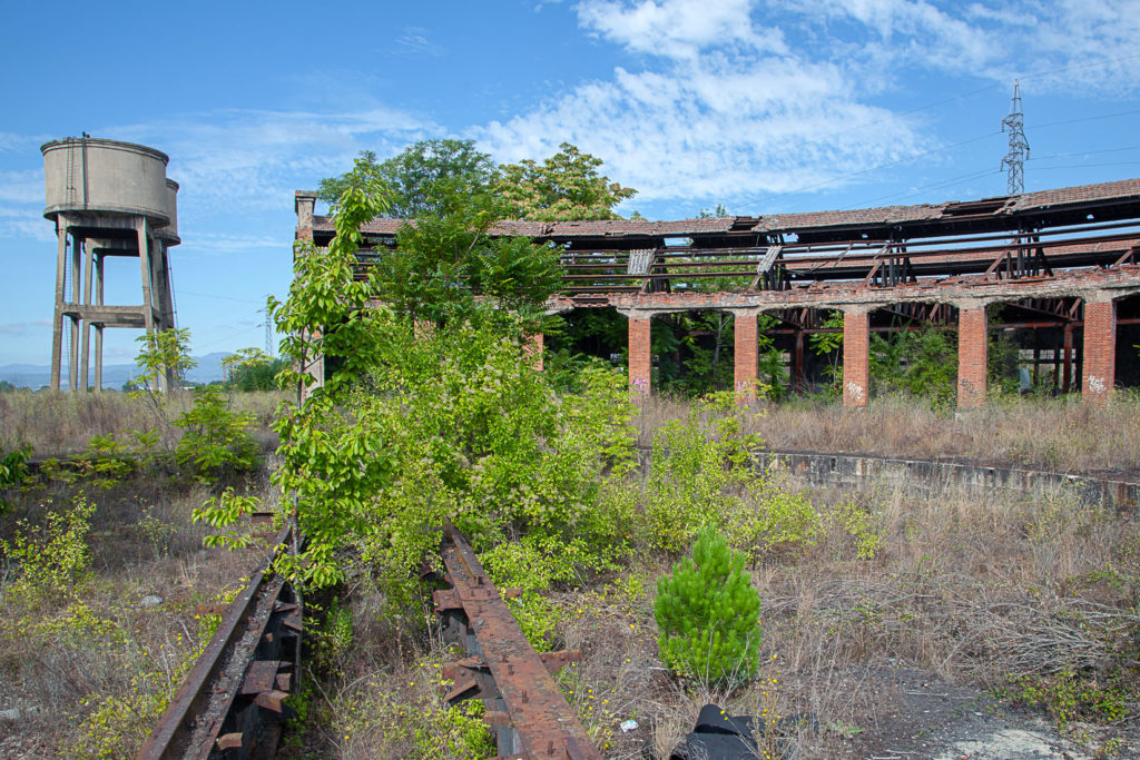 Antiguas cocheras y talleres de RENFE. Barrio de La Placa. Ponferrada. León 2019