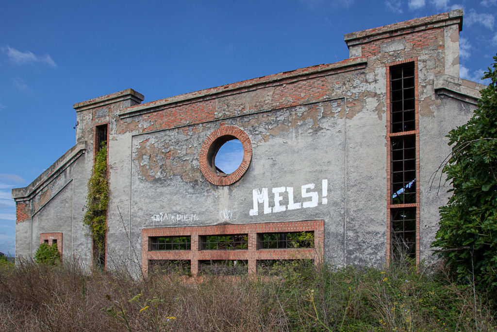 Antiguas cocheras y talleres de RENFE. Barrio de La Placa. Ponferrada. León 2019
