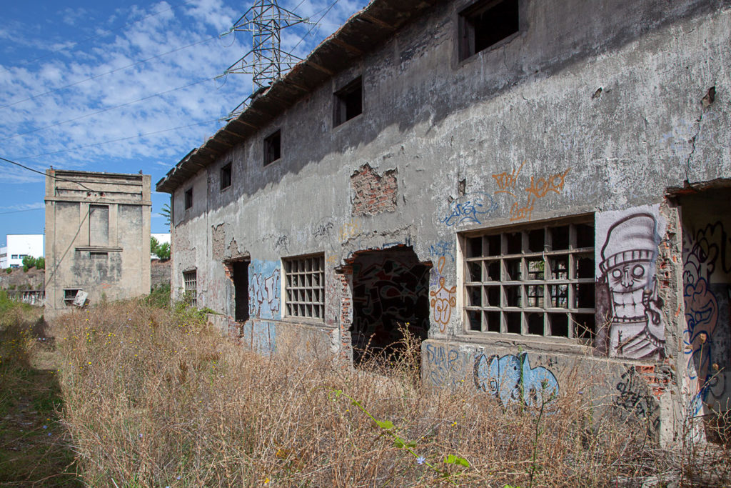 Antiguas cocheras y talleres de RENFE. Barrio de La Placa. Ponferrada. León 2019