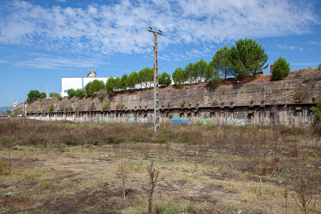 Antiguos cargaderos de carbon de la MSP. Barrio de La Placa. Ponferrada. León 2019