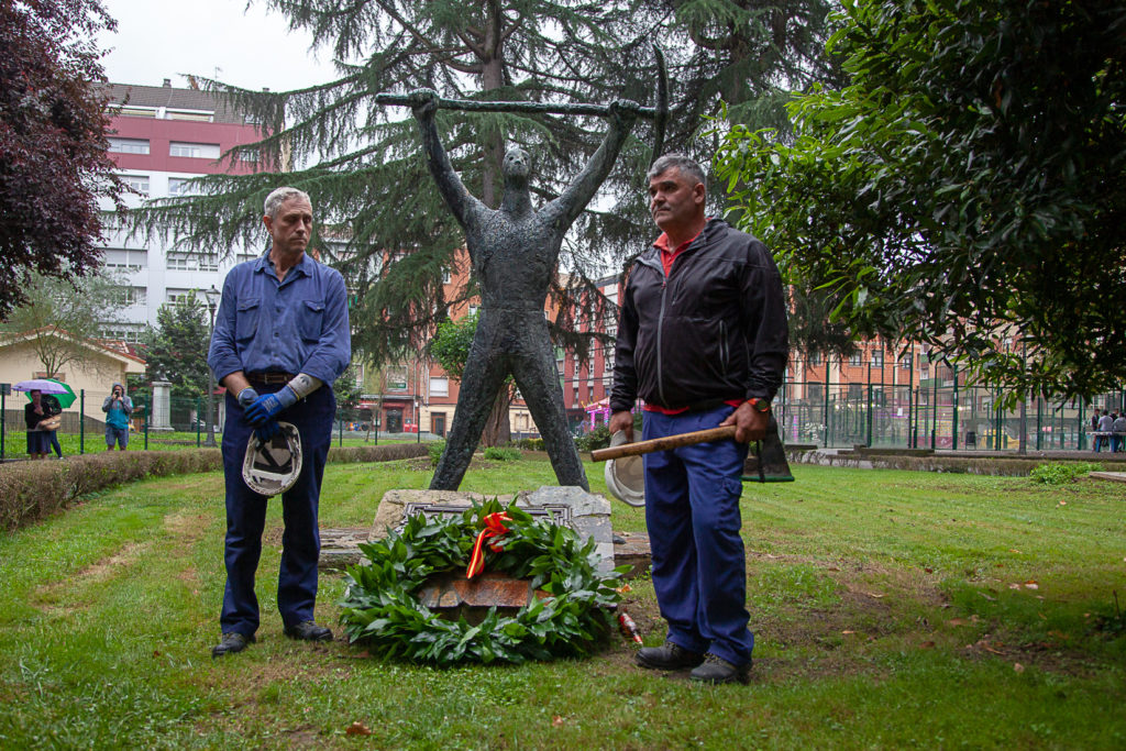 Ofrendra floral durante el 75 Concurso Nacional de Entibadores Mineros. Langreo. Asturias 2019