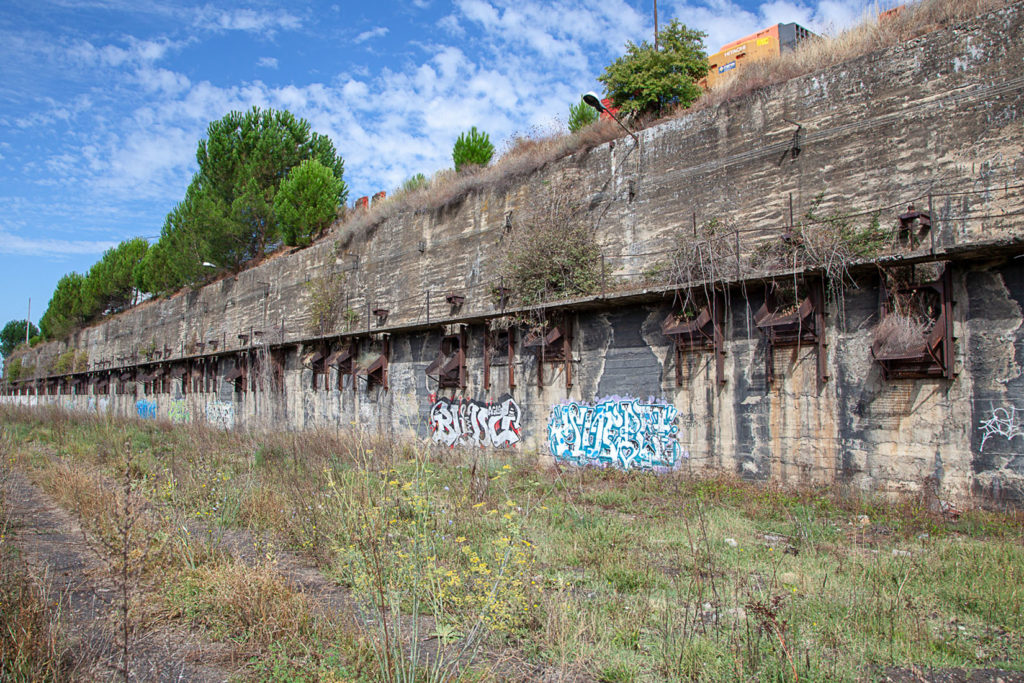 Antiguos cargaderos de carbon de la MSP. Barrio de La Placa. Ponferrada. León 2019