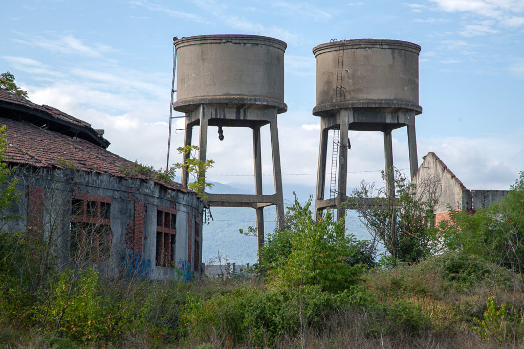 Antiguas cocheras y talleres de RENFE. Barrio de La Placa. Ponferrada. León 2019