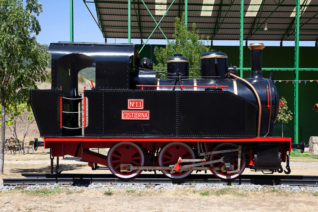 Locomotora restaurada Cistierna nª 11, instalada en las calles de Sabero. Leon 2019