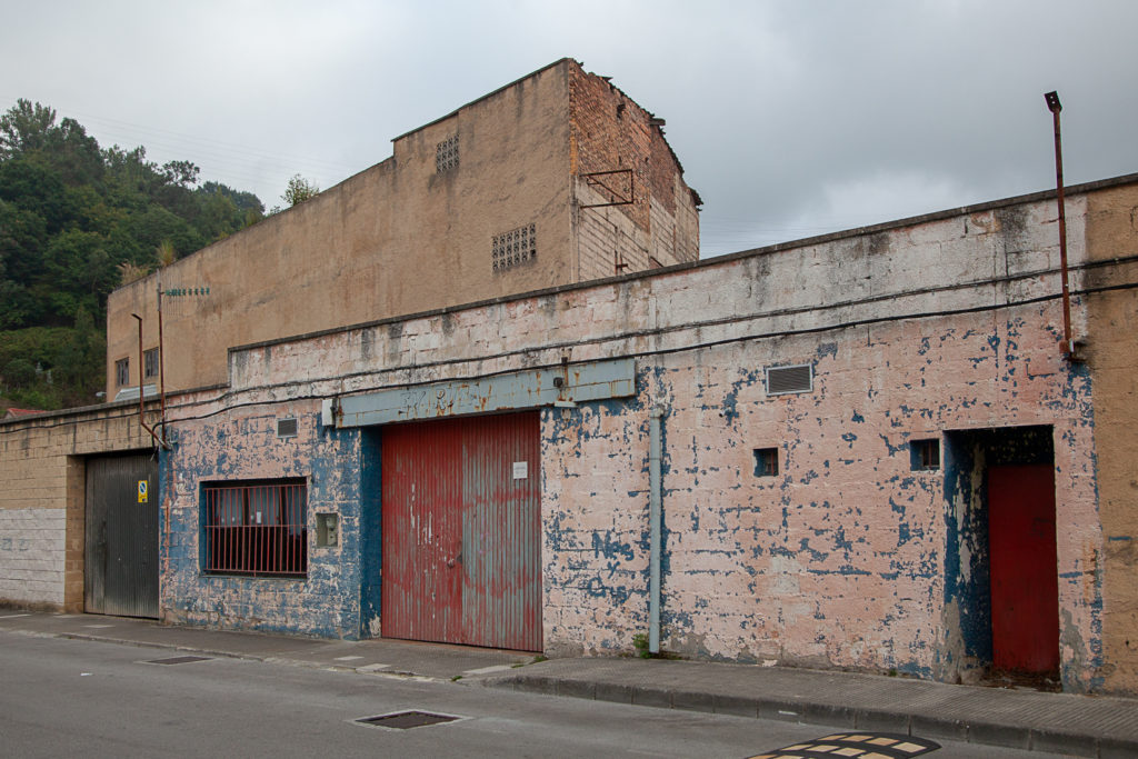 Naves industriales cerradas. La Felguera. Langreo. Asturias 2019