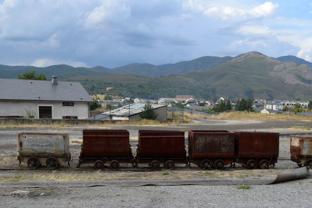 Vagones de las instalaciones cerradas del Pozo Julia. Fabero. León 2018