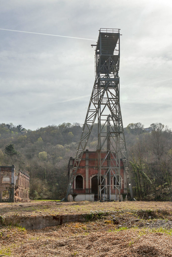Castillete de las instalaciones abandonadas del Pozo Mosquitera II. El Terreron. Langreo. Asturias. 2018.