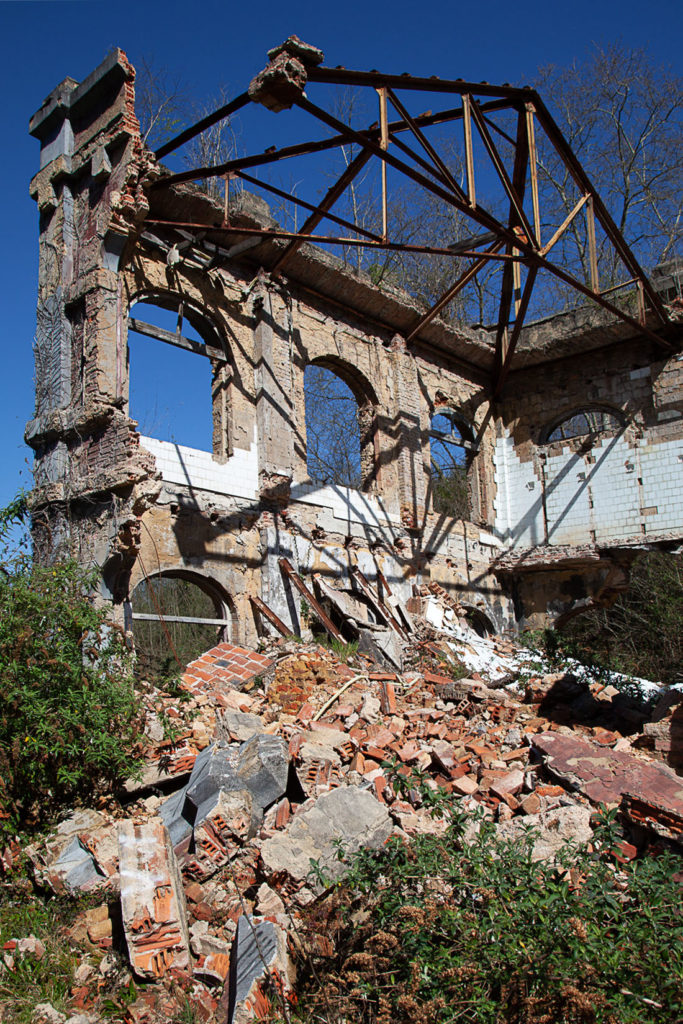 Instalaciones abandonadas de el Pozo El Terrerón. Mosquitera II. Tuilla. Langreo. Asturias 2019