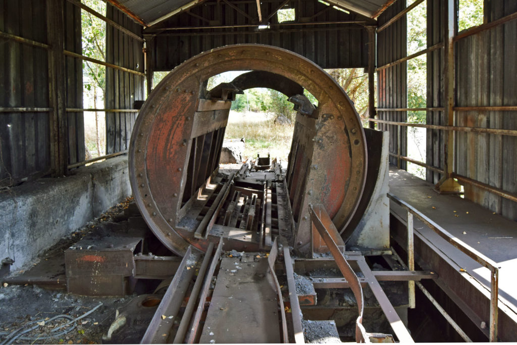 Basculador de las instalaciones abandonadas de el Transversal general de la MSP. Villablino. León 2018