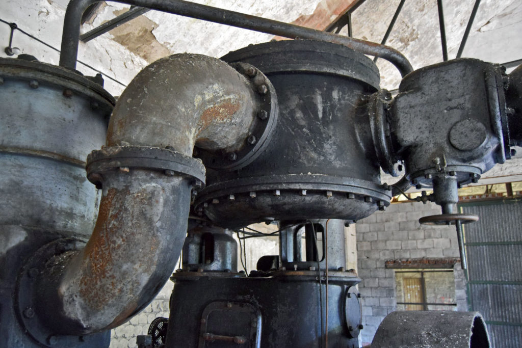 Compresor en las instalaciones abandonadas de el Transversal general de la MSP. Villablino. León 2018