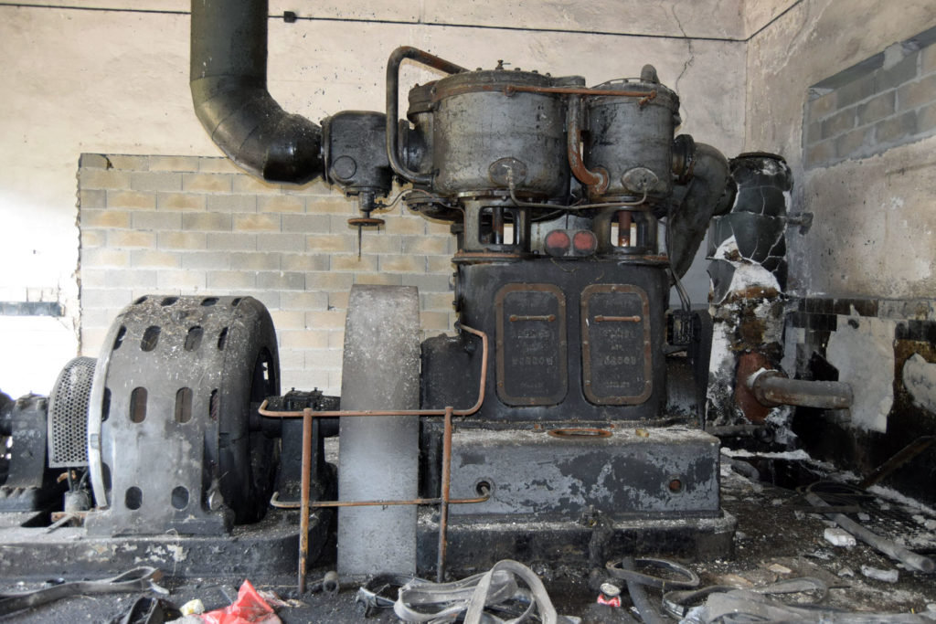 Compresor en las instalaciones abandonadas de el Transversal general de la MSP. Villablino. León 2018