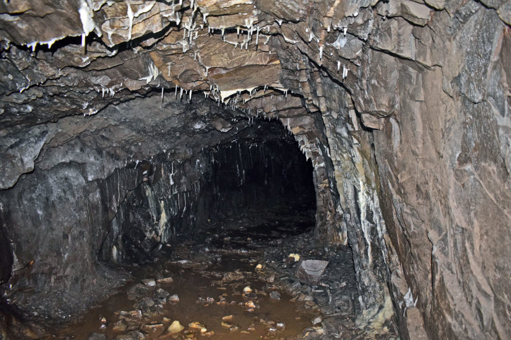 Galerías de la antigua mina de Mercurio de Brañalamosa. Lena. Asturias 2020