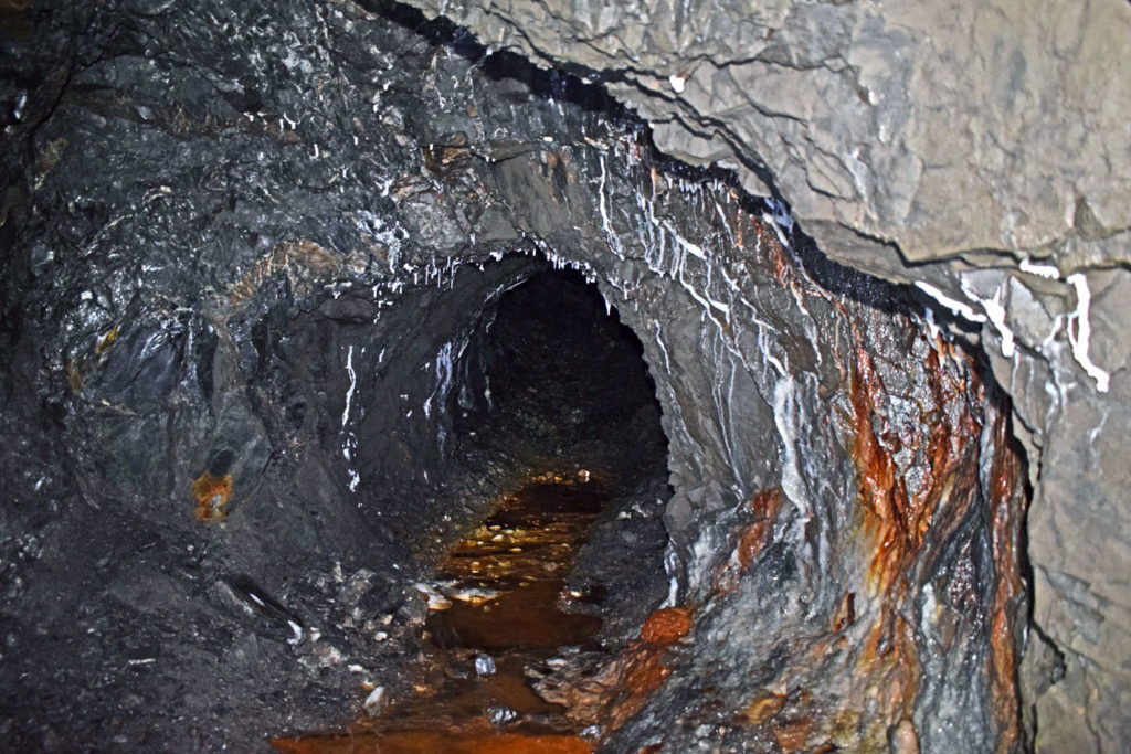 Galerías de la antigua mina de Mercurio de Brañalamosa. Lena. Asturias 2020