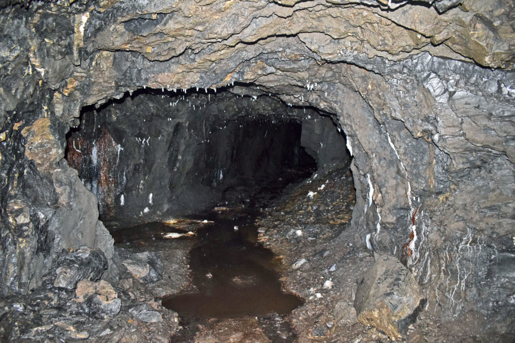 Galerías de la antigua mina de Mercurio de Brañalamosa. Lena. Asturias 2020