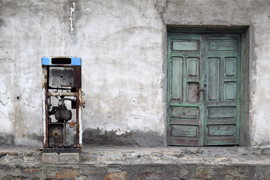 Gasolinera de la empresa de las instalaciones cerradas del Pozo Viejo de Fabero. León 2018